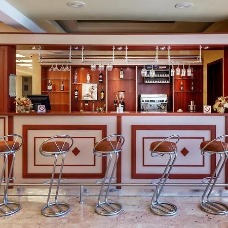 Cleopatra Hotel Saturn