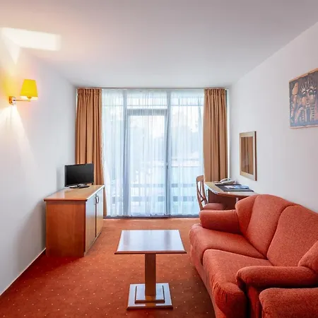 Cleopatra Hotel Saturn