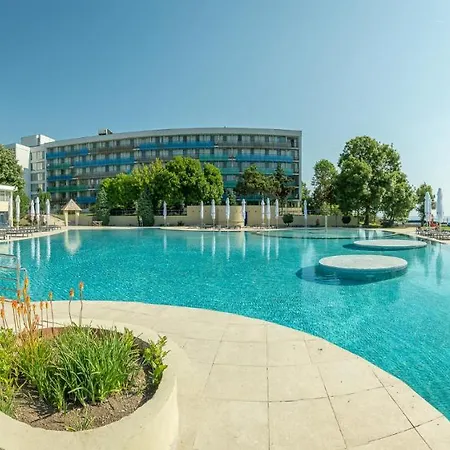 Cleopatra Hotel Saturn