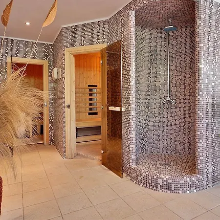 Cleopatra Hotel Saturn