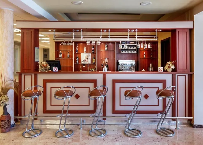 Cleopatra Hotel Saturn