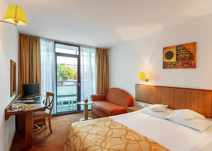 Cleopatra Hotel Saturn