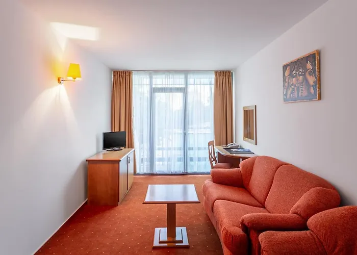 Cleopatra Hotel Saturn